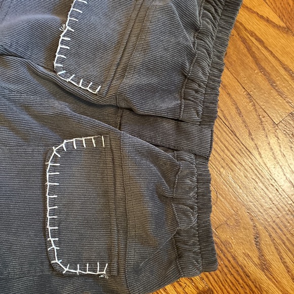 Jeans that’s are grey baggy from the top , tight bottom size 12, vintage . - Picture 10 of 10